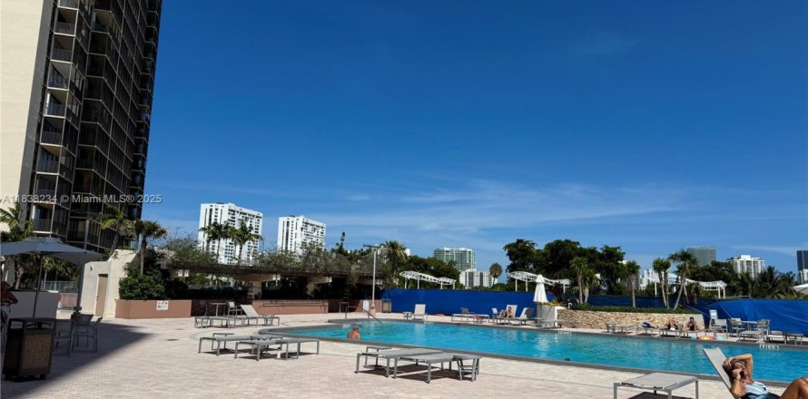 Квартира в Авентура, Флорида 2 спальни, 105.72м2 № 1963166