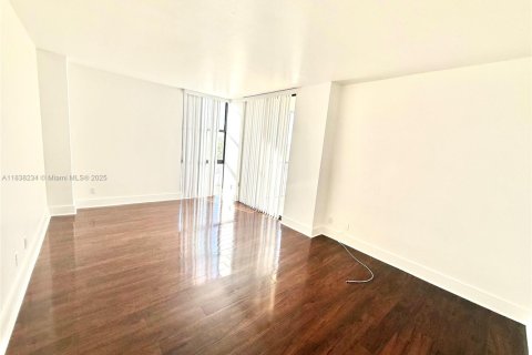 Снять в аренду квартиру в Авентура, Флорида 2 спальни, 105.72м2, № 1963166 - фото 25