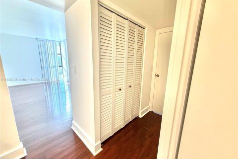 Снять в аренду квартиру в Авентура, Флорида 2 спальни, 105.72м2, № 1963166 - фото 3