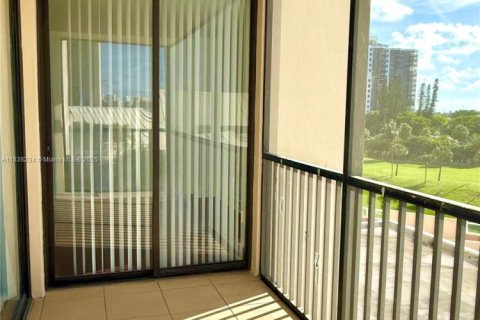 Снять в аренду квартиру в Авентура, Флорида 2 спальни, 105.72м2, № 1963166 - фото 16