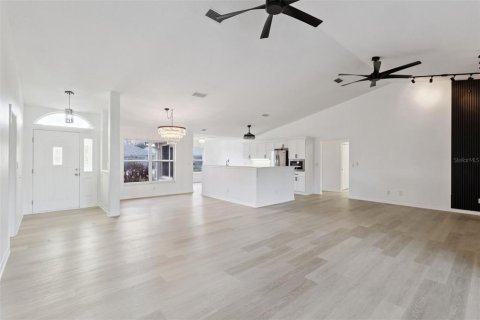 Villa ou maison à vendre à Leesburg, Floride: 3 chambres, 223.15 m2 № 2433130 - photo 3