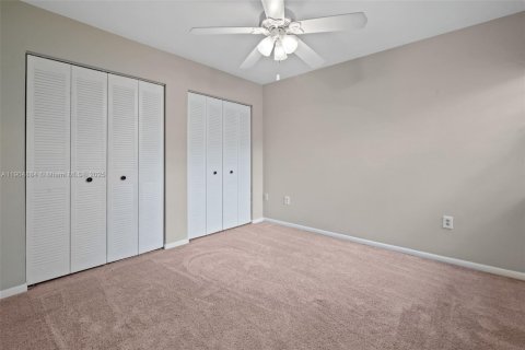 House in Hialeah, Florida 3 bedrooms, 149.76 sq.m. № 1956079 - photo 19