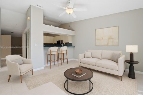 House in Hialeah, Florida 3 bedrooms, 149.76 sq.m. № 1956079 - photo 10