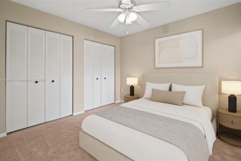 House in Hialeah, Florida 3 bedrooms, 149.76 sq.m. № 1956079 - photo 18