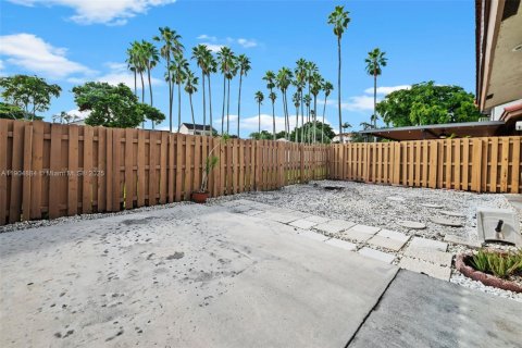 House in Hialeah, Florida 3 bedrooms, 149.76 sq.m. № 1956079 - photo 27