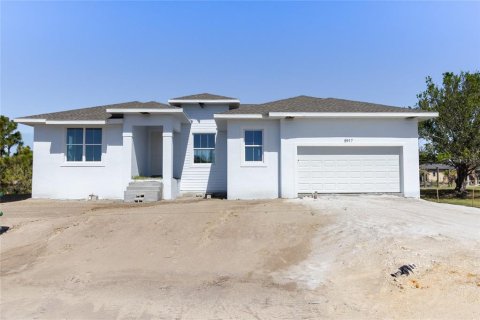 House in Port Charlotte, Florida 3 bedrooms, 189.71 sq.m. № 1526723 - photo 3