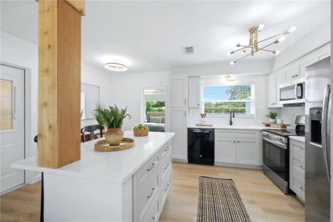 Villa ou maison à vendre à Sarasota, Floride: 3 chambres, 94.2 m2 № 2290569 - photo 17