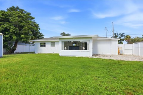 Villa ou maison à vendre à Sarasota, Floride: 3 chambres, 94.2 m2 № 2290569 - photo 28