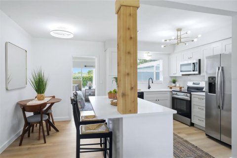 Villa ou maison à vendre à Sarasota, Floride: 3 chambres, 94.2 m2 № 2290569 - photo 16