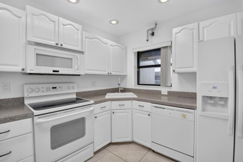 Condo in Boca Raton, Florida, 2 bedrooms № 2246328 - photo 28