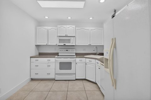 Condo in Boca Raton, Florida, 2 bedrooms № 2246328 - photo 9