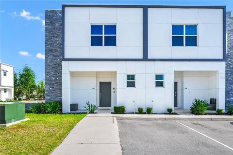 Adosado en Davenport, Florida 5 dormitorios, 190.26 m2 № 2110236