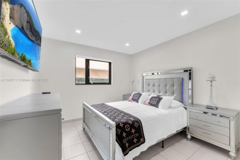 Casa en alquiler en Miami, Florida, 4 dormitorios, 192.03 m2 № 2012130 - foto 12