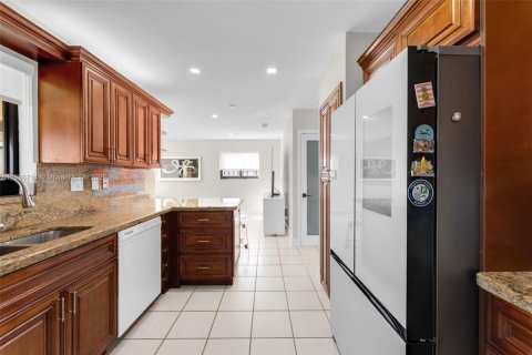 Casa en alquiler en Miami, Florida, 4 dormitorios, 192.03 m2 № 2012130 - foto 18