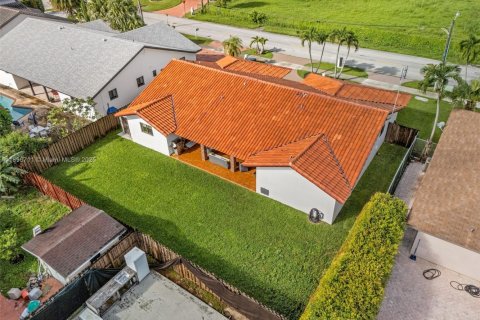 Casa en alquiler en Miami, Florida, 4 dormitorios, 192.03 m2 № 2012130 - foto 27