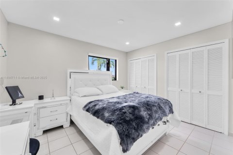 Casa en alquiler en Miami, Florida, 4 dormitorios, 192.03 m2 № 2012130 - foto 16