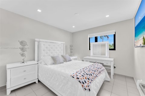 Casa en alquiler en Miami, Florida, 4 dormitorios, 192.03 m2 № 2012130 - foto 14
