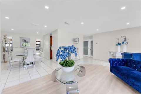 Casa en alquiler en Miami, Florida, 4 dormitorios, 192.03 m2 № 2012130 - foto 6