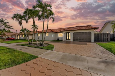 Casa en Miami, Florida 4 dormitorios, 192.03 m2 № 2012130