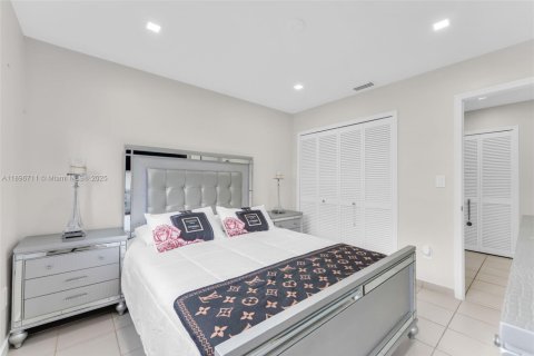 Casa en alquiler en Miami, Florida, 4 dormitorios, 192.03 m2 № 2012130 - foto 13