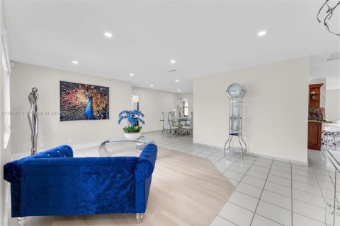 Casa en alquiler en Miami, Florida, 4 dormitorios, 192.03 m2 № 2012130 - foto 4