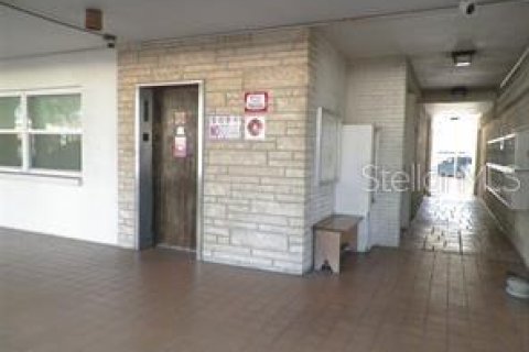 Condo in Largo, Florida, 2 bedrooms  № 2213206 - photo 4