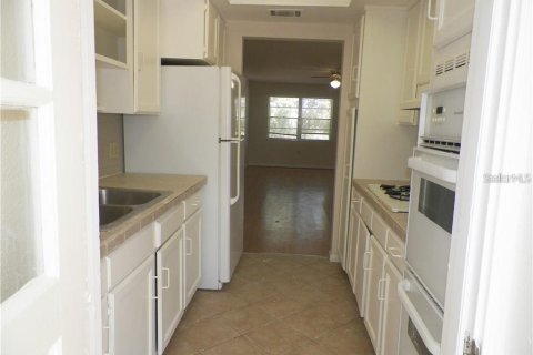 Condo in Largo, Florida, 2 bedrooms  № 2213206 - photo 10