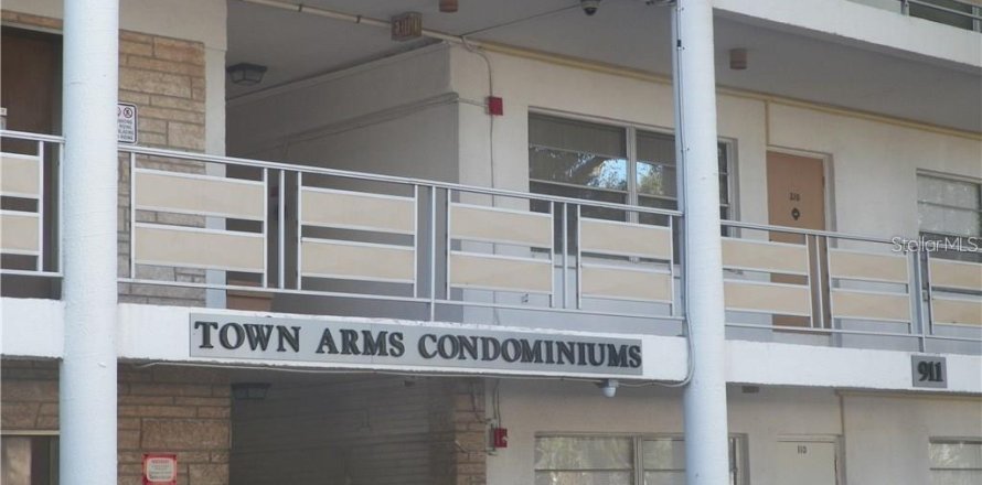 Condo in Largo, Florida, 2 bedrooms  № 2213206