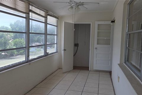 Condo in Largo, Florida, 2 bedrooms  № 2213206 - photo 12