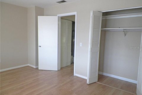 Condo in Largo, Florida, 2 bedrooms  № 2213206 - photo 15