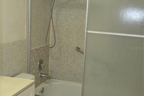 Condo in Largo, Florida, 2 bedrooms  № 2213206 - photo 19