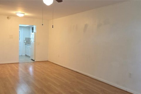 Condo in Largo, Florida, 2 bedrooms  № 2213206 - photo 6