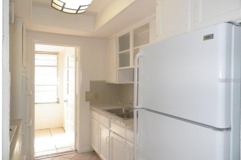Condo in Largo, Florida, 2 bedrooms  № 2213206 - photo 9