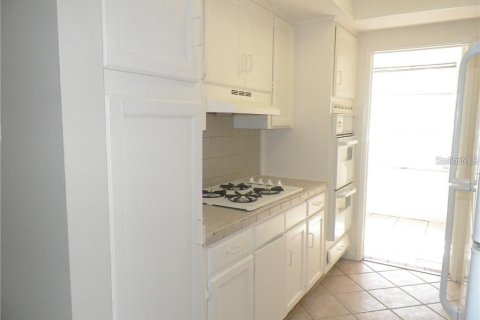 Condo in Largo, Florida, 2 bedrooms  № 2213206 - photo 8