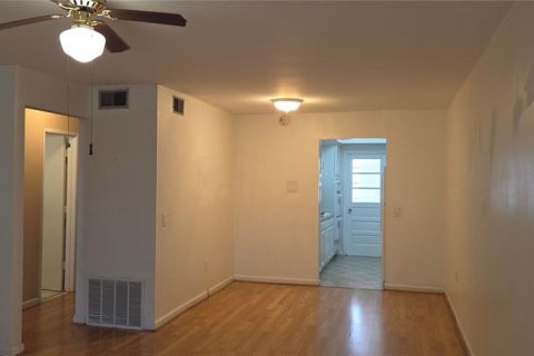 Condo in Largo, Florida, 2 bedrooms  № 2213206 - photo 7