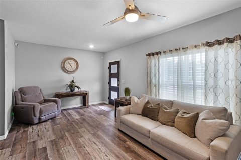 House in Kissimmee, Florida 4 bedrooms, 183.3 sq.m. № 1833428 - photo 5