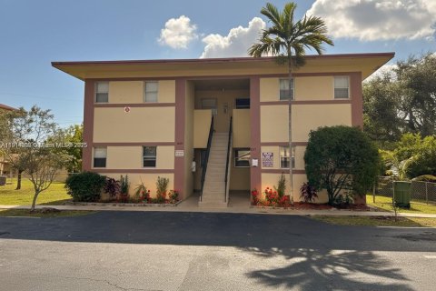 Propiedad comercial en venta en Hallandale Beach, Florida, 309.36 m2 № 1970511 - foto 2