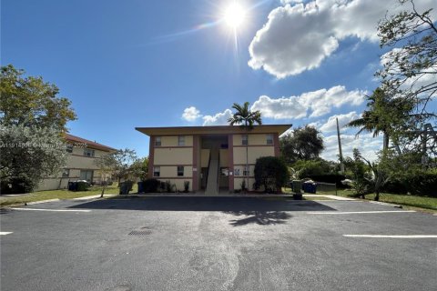 Propiedad comercial en venta en Hallandale Beach, Florida, 309.36 m2 № 1970511 - foto 16