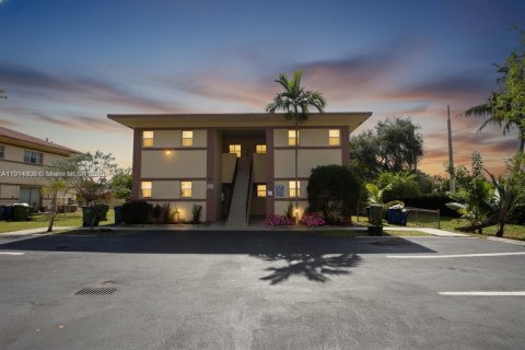 Propiedad comercial en venta en Hallandale Beach, Florida, 309.36 m2 № 1970511 - foto 20