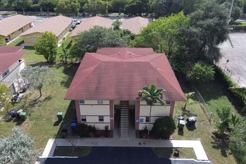 Propiedad comercial en venta en Hallandale Beach, Florida, 309.36 m2 № 1970511 - foto 19