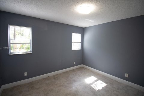 Propiedad comercial en venta en Hallandale Beach, Florida, 309.36 m2 № 1970511 - foto 14