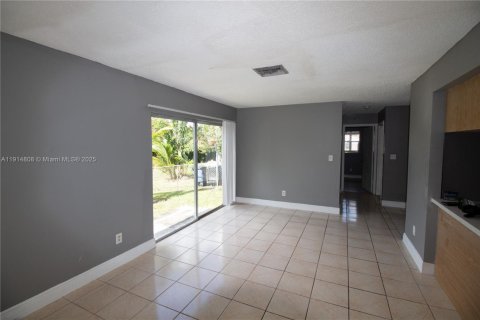Propiedad comercial en venta en Hallandale Beach, Florida, 309.36 m2 № 1970511 - foto 7