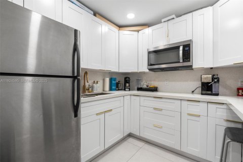 Propiedad comercial en venta en Miami, Florida № 1983836 - foto 20