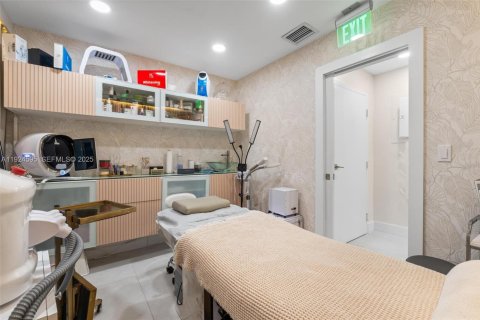 Propiedad comercial en venta en Miami, Florida № 1983836 - foto 18