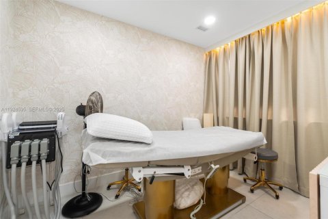 Propiedad comercial en venta en Miami, Florida № 1983836 - foto 16