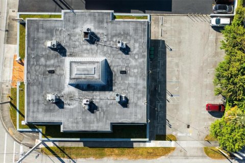 Propiedad comercial en venta en Miami, Florida № 1983836 - foto 27