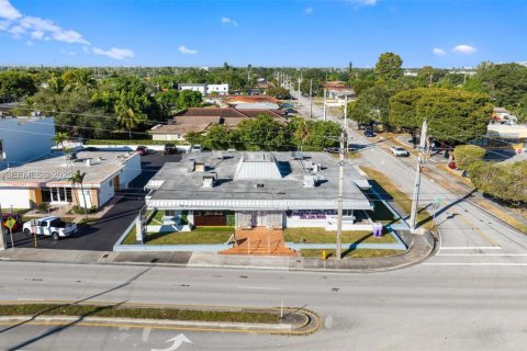 Propiedad comercial en venta en Miami, Florida № 1983836 - foto 23
