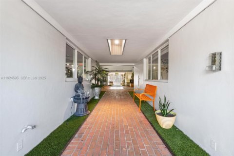 Propiedad comercial en venta en Miami, Florida № 1983836 - foto 22