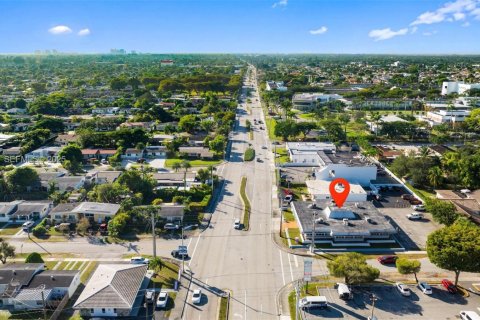 Propiedad comercial en venta en Miami, Florida № 1983836 - foto 30