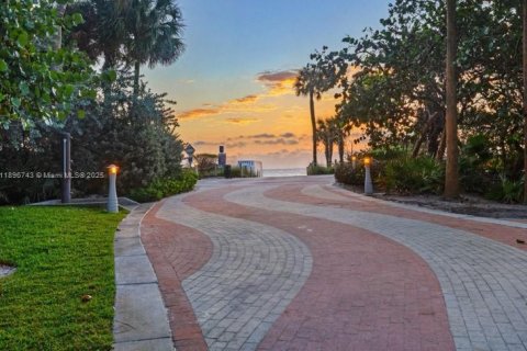 Купить кондоминиум в Майами-Бич, Флорида 1 спальня, 67.45м2, № 1952445 - фото 10